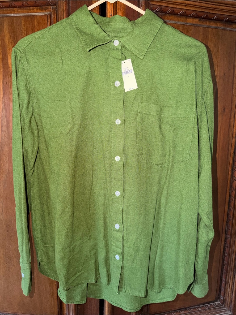 Womenโs Green Button-Up Shirt - Classic Long Sleeve